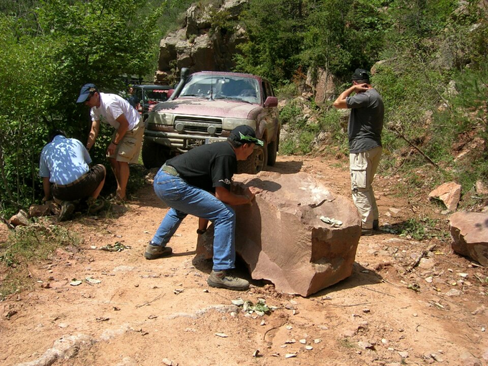 Mutual aid track obstacle