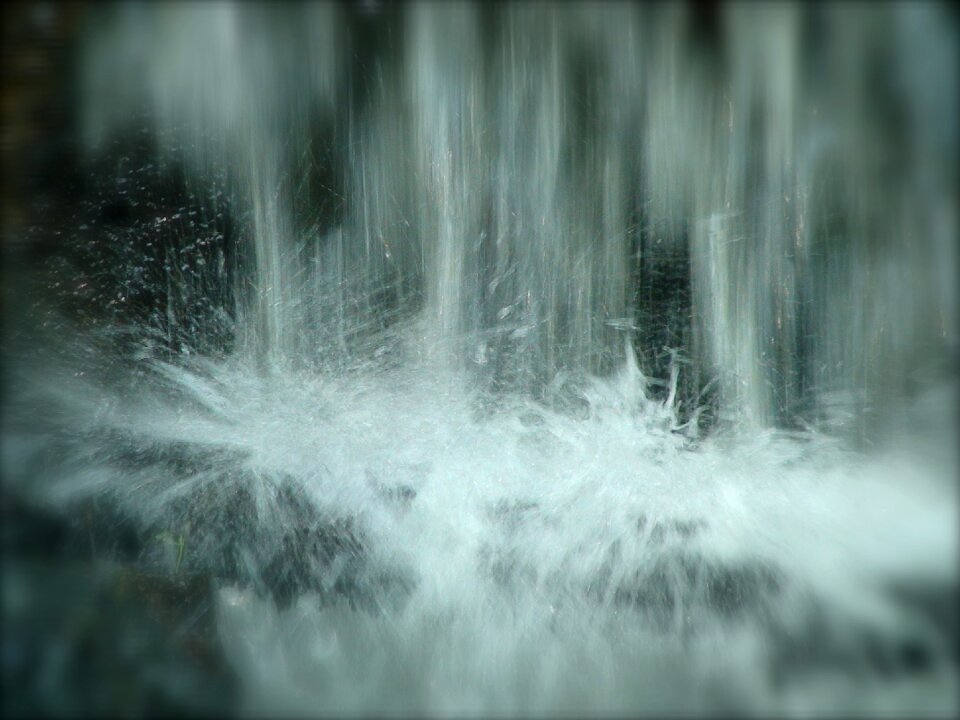 Water flowing water spatter