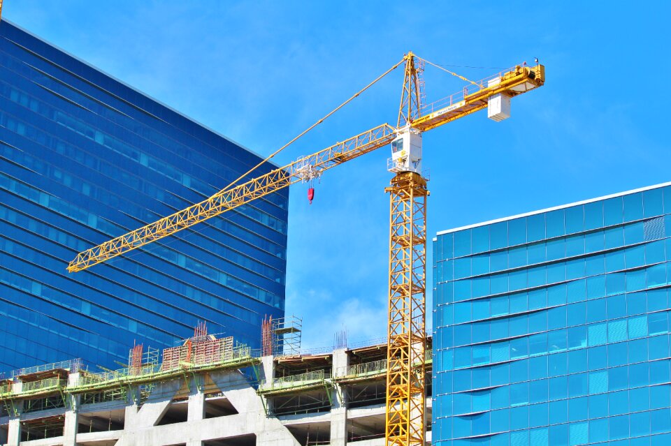 Construction housebuilding load lifter