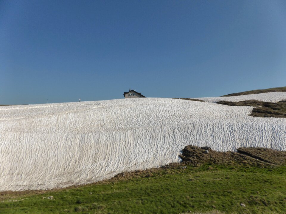 Snow manto sky