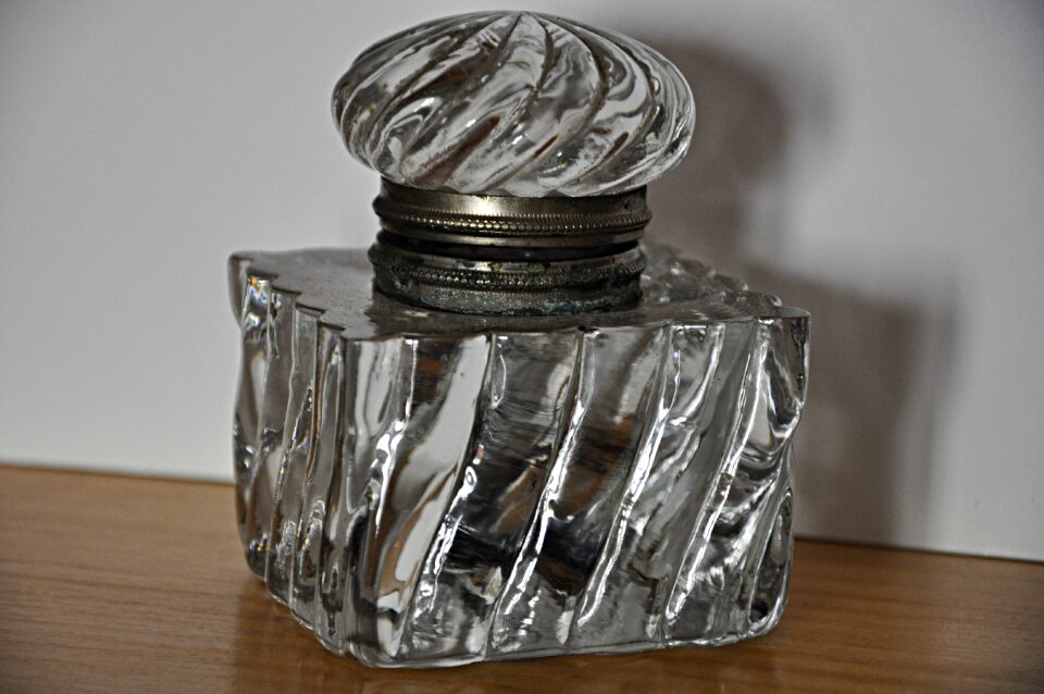 Down payment receptacle glass