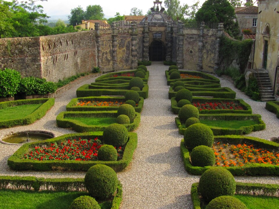 Tuscany garden ornament