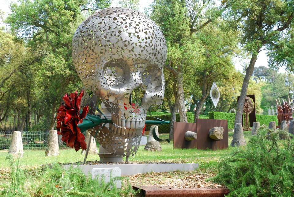 Sculpture metal travel tourism