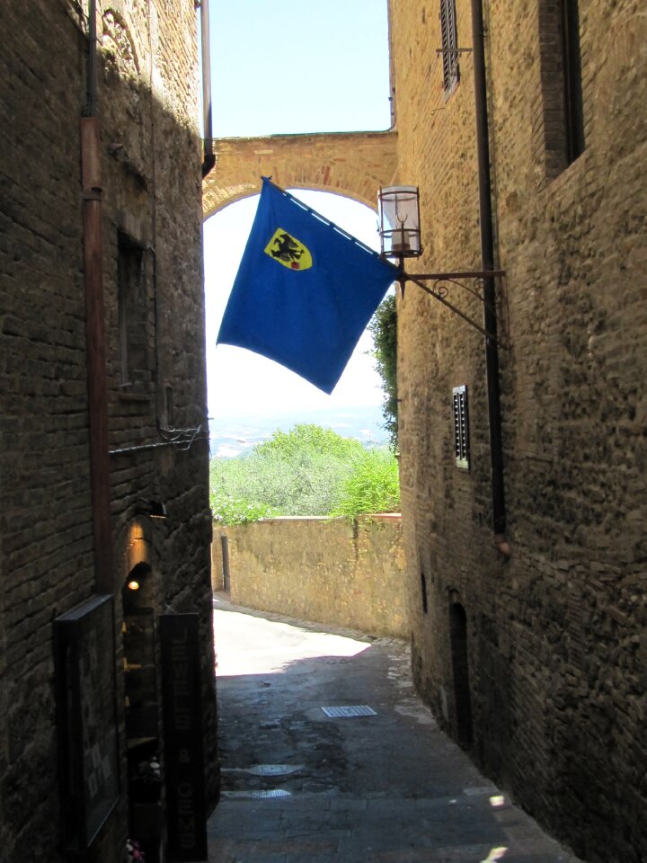 Alley tuscany middle ages