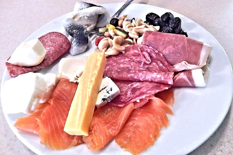 Blue cheese prosciutto salami
