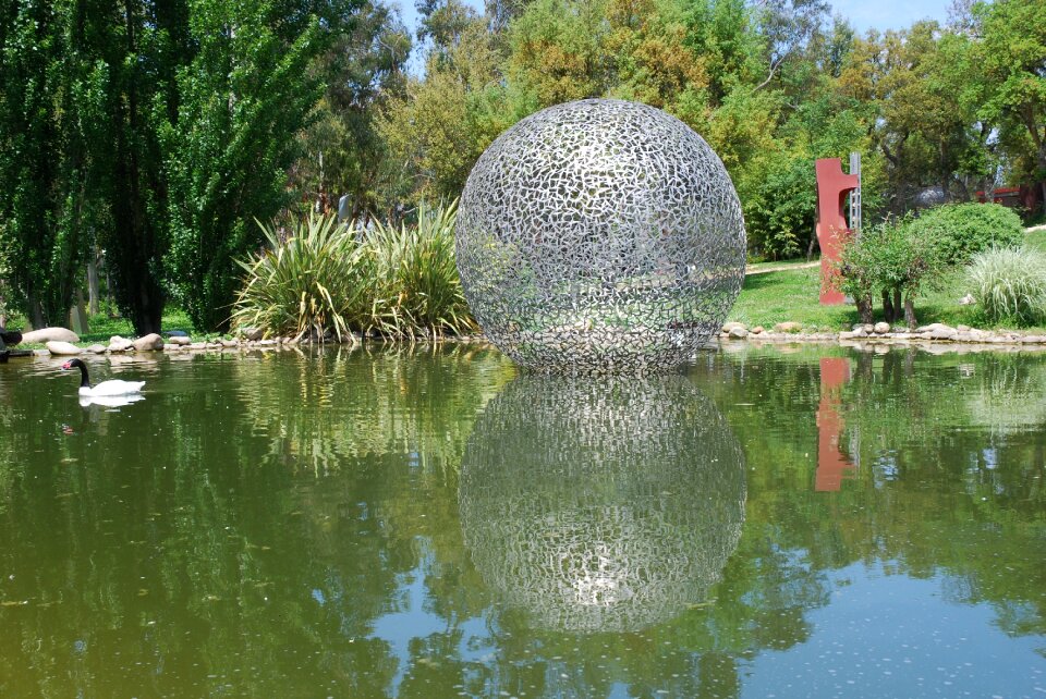 Sculpture metal travel outside