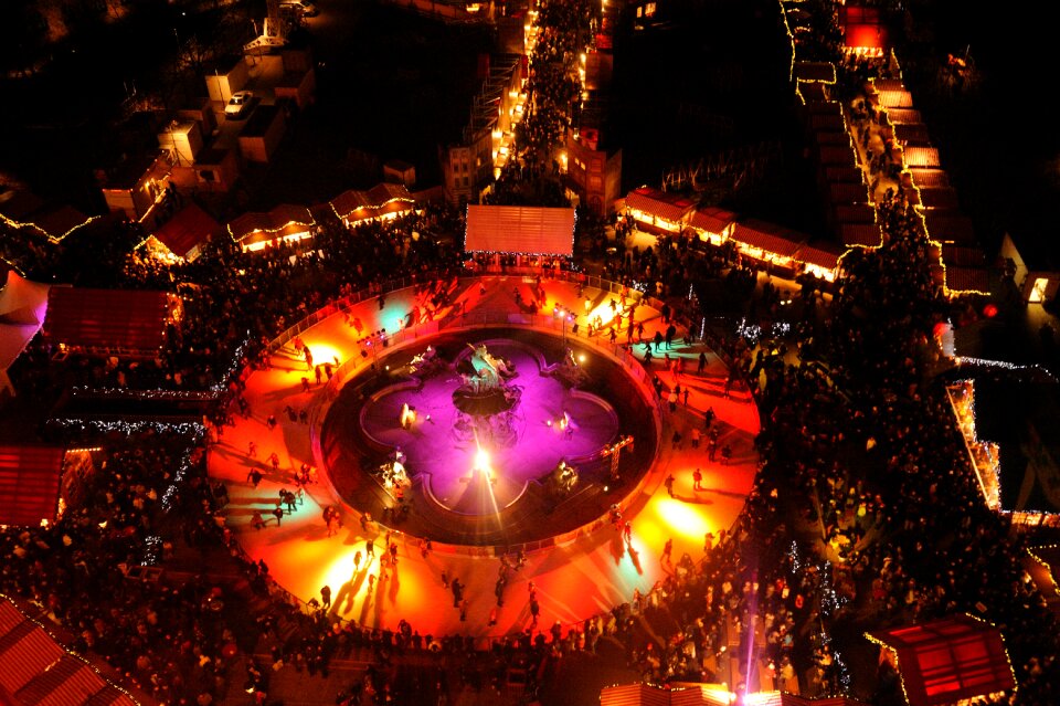 At night hustle and bustle ice rink