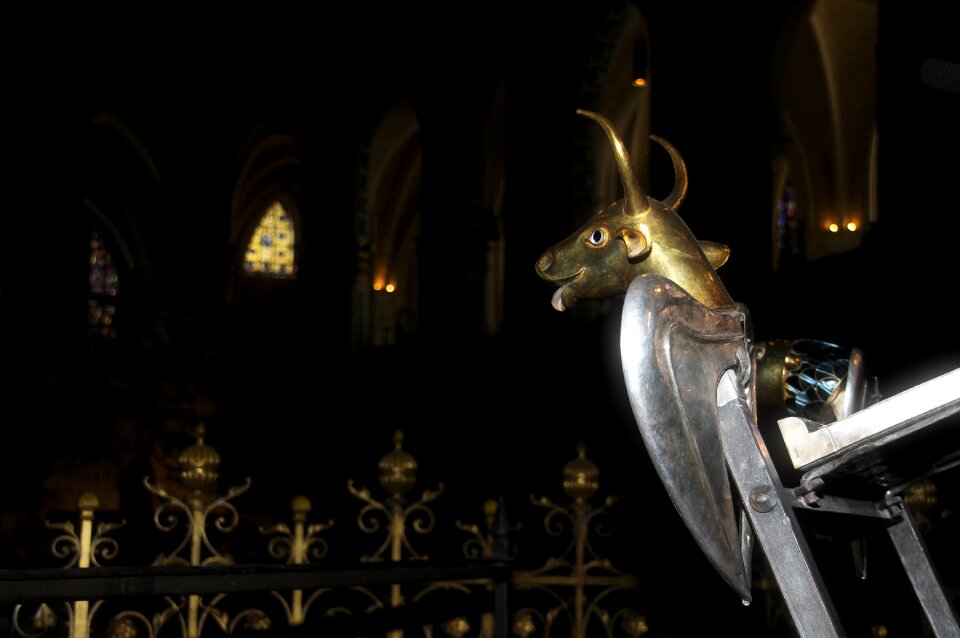 Bull sculpture bible