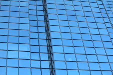 Façade seats glass