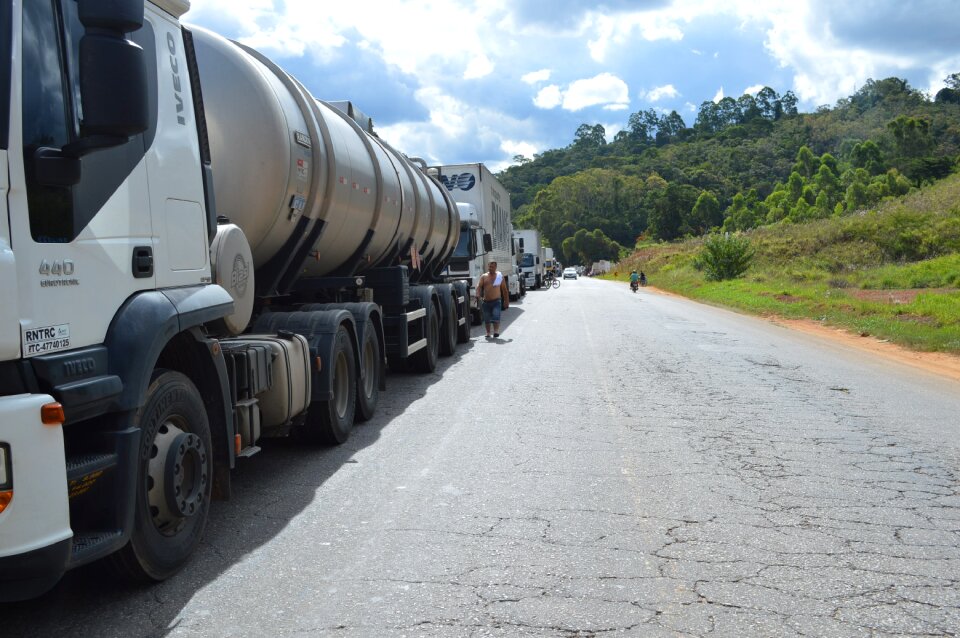 Highway transport vehicle