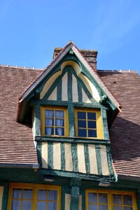 Window facade pont l ' evêque