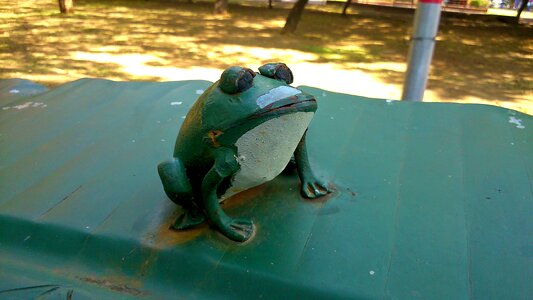 Frog iron statue