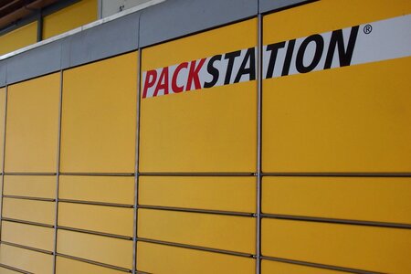 Pack station yellow made