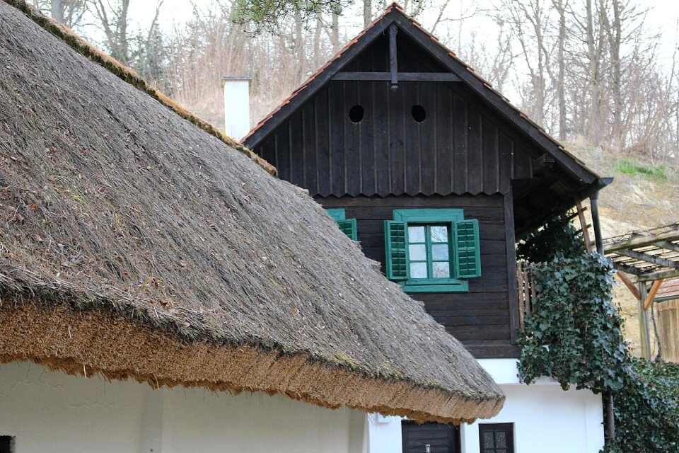 Straw roof straw woodhouse