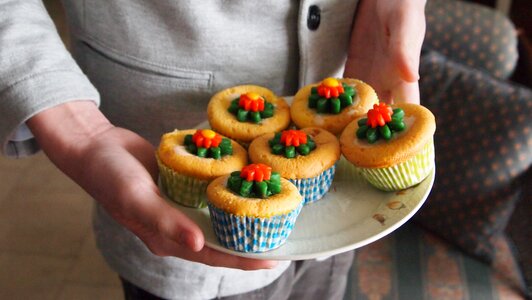 Flowers marzipan handing out