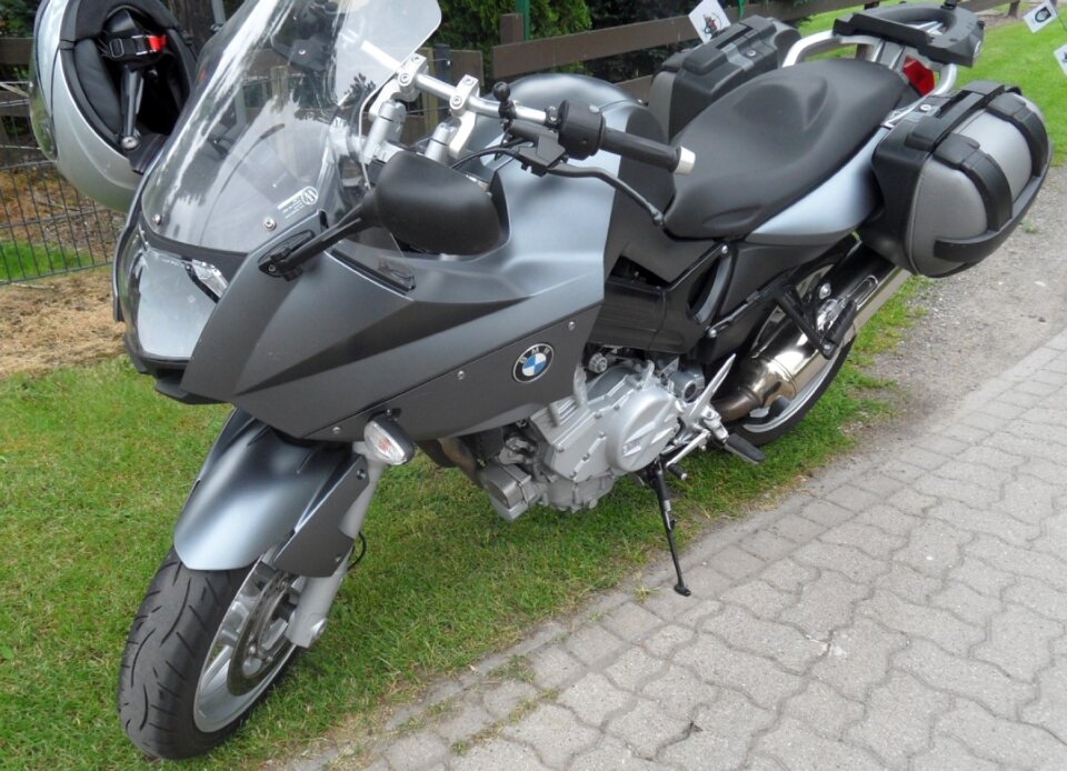 Bmw two wheeled vehicle vehicles