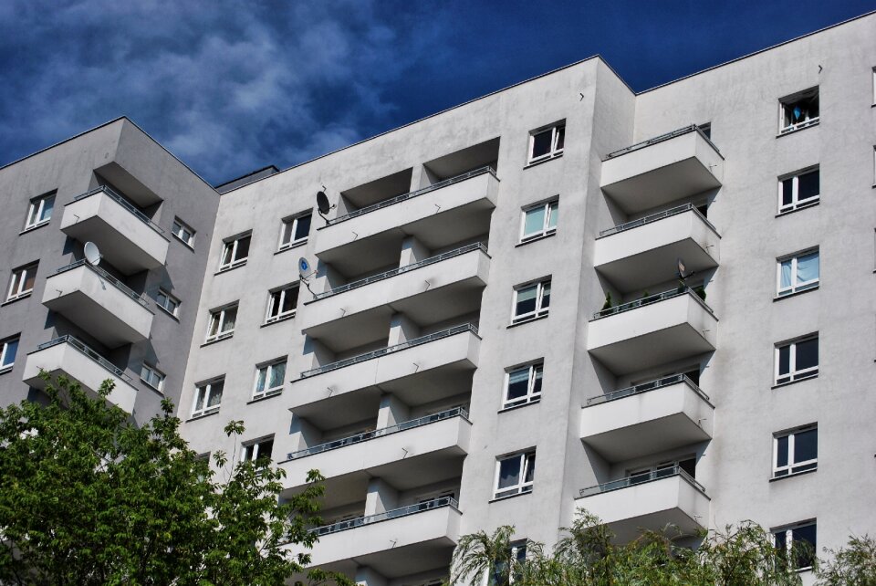 Block the skyscraper gray