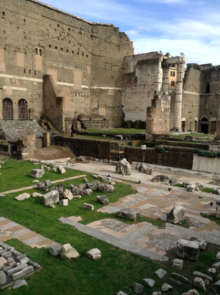 Rome forum ruins