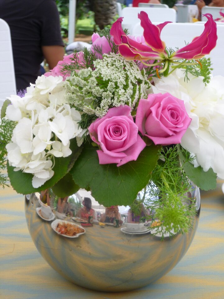 Romantic center flowers table decoration