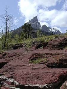 Red cliffs mountain scenery