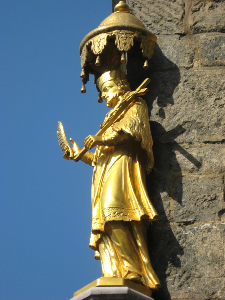 Aachen sculpture gold
