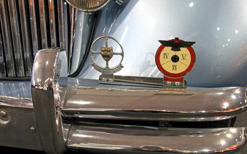 Emblem old auto
