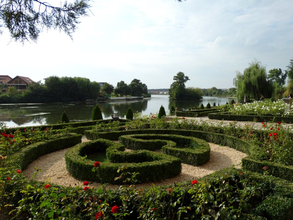 Palace mogosoaia park lake