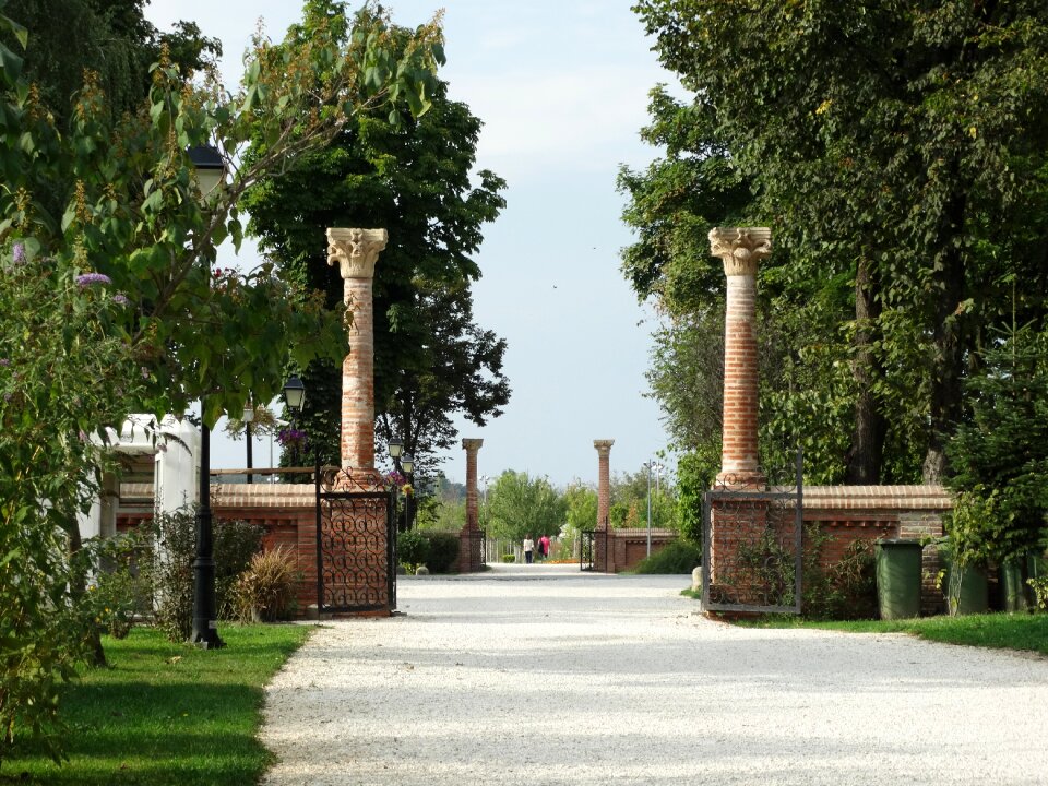 Columns palace mogosoaia castle