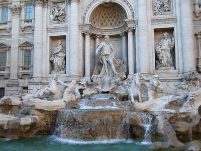 Trevi fountain italy source photo