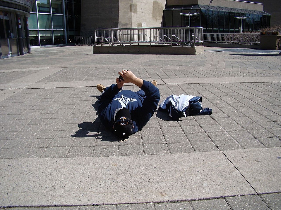 Camera building people