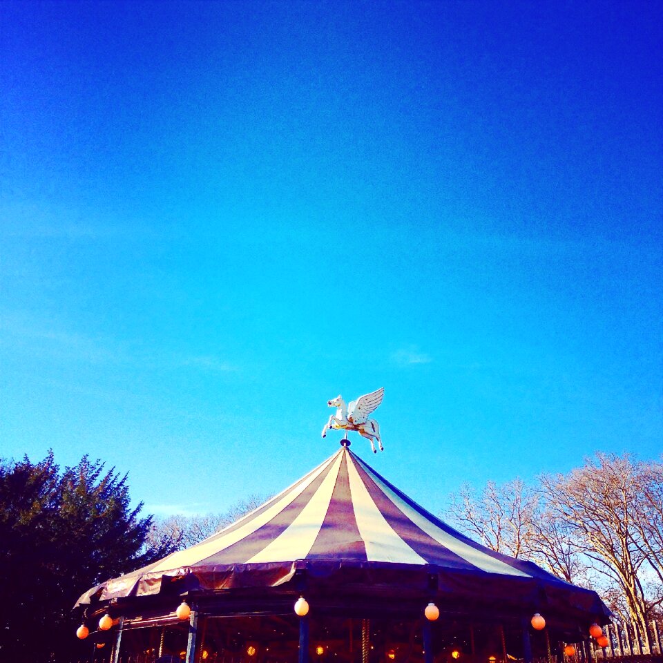 Carousel france blue