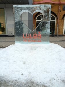 Snow ice ice sculpture