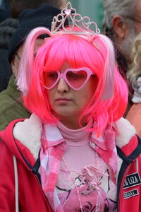 People pink sunglasses