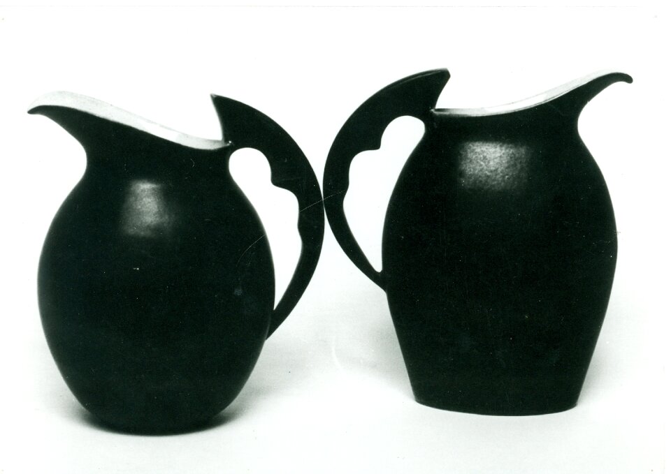 The juice jug ceramics black