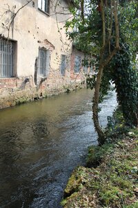 Water window building