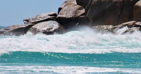 Spray surf rock photo