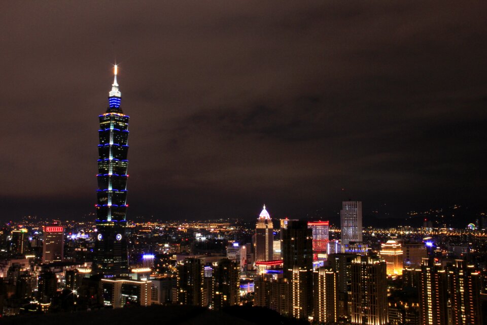 Night view taipei 101 city seal