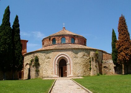 Church building rotunda