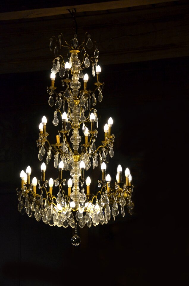 Light chandelier suspension