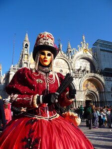 Disguise mask italy