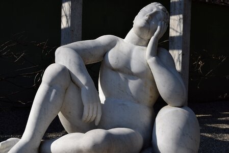 Necchi campiglio park statue