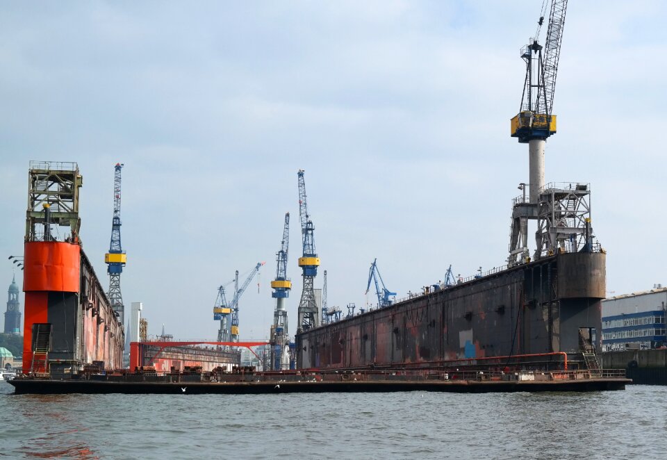 Water crane floating dock