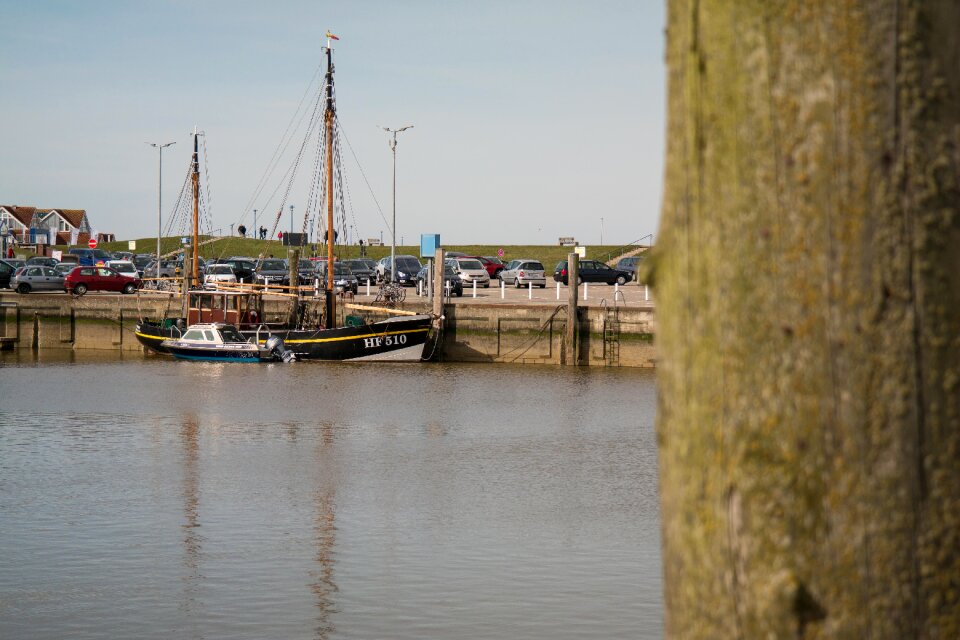 Fishing boat mast mirroring