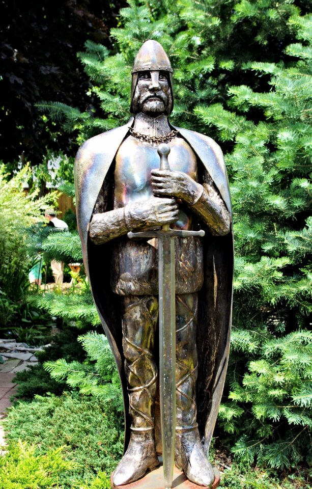Metal statue canada green metal