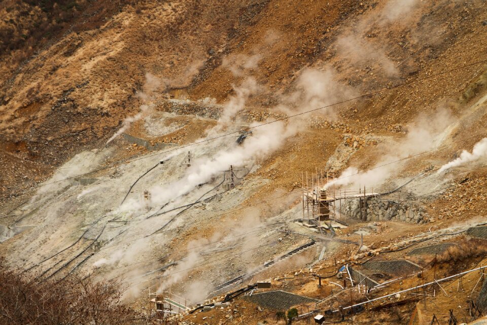 Owakudani steam volcanic ruins