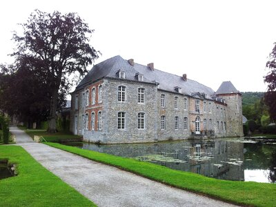 Castle ardennes pond