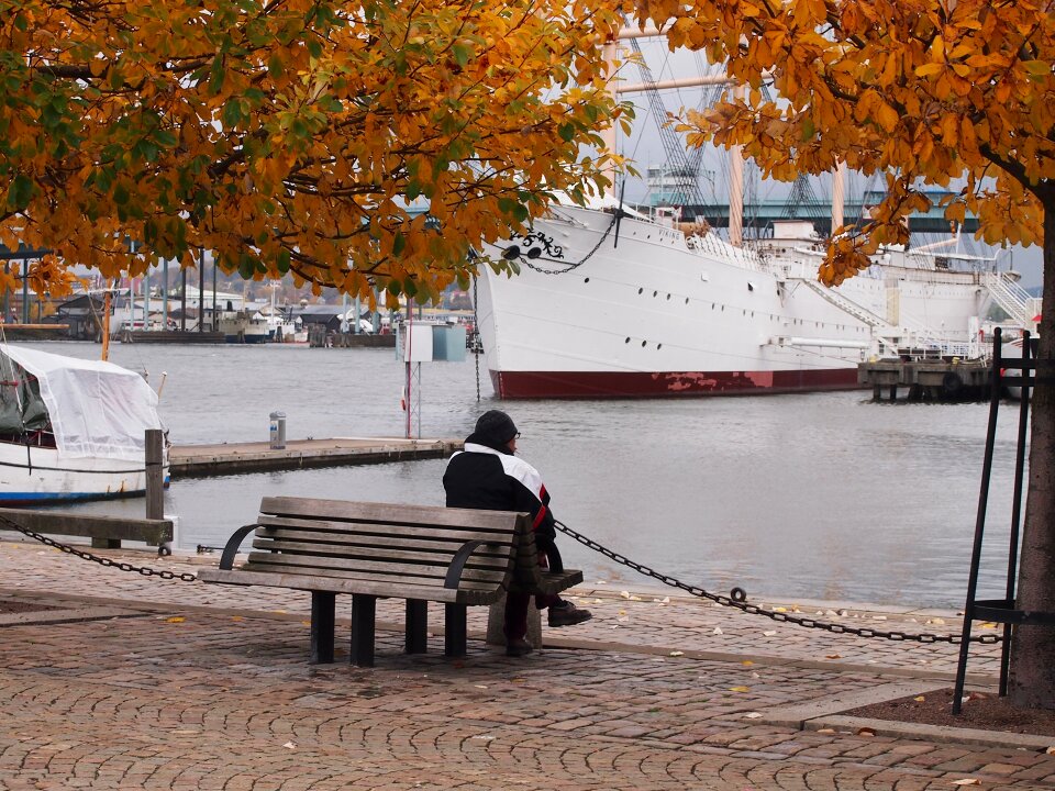 Spacer relaxation benches