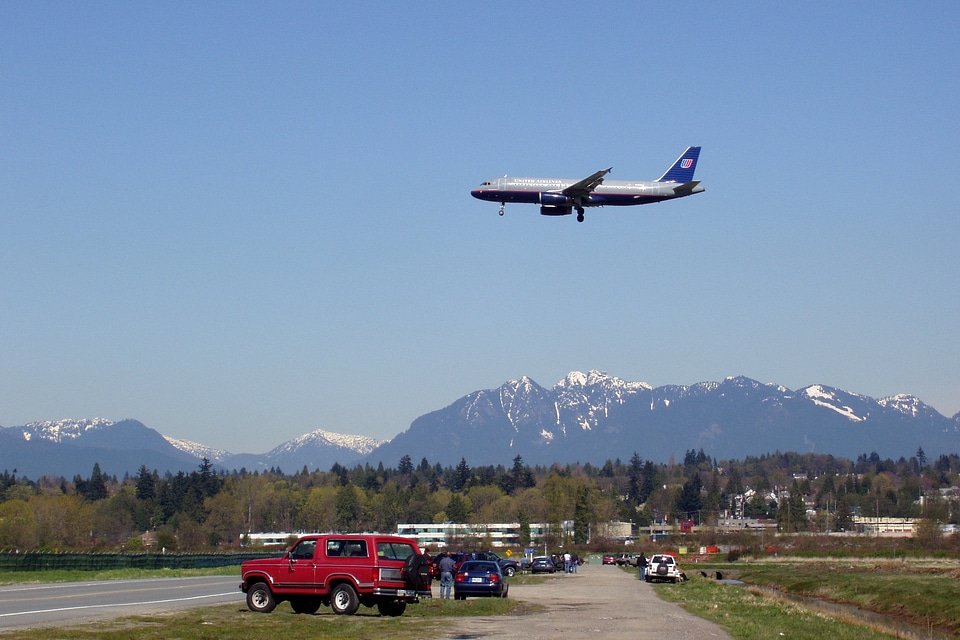 Descending mountain airport