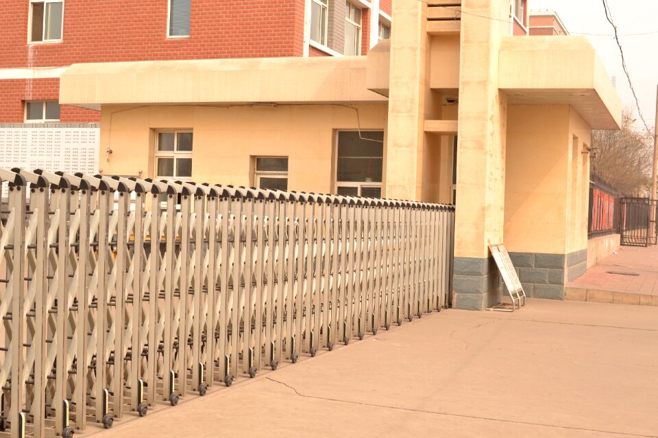 Scene folding building