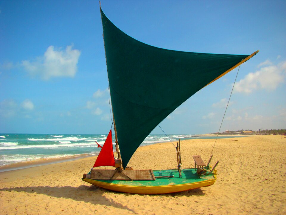 Sand litoral fishing boat